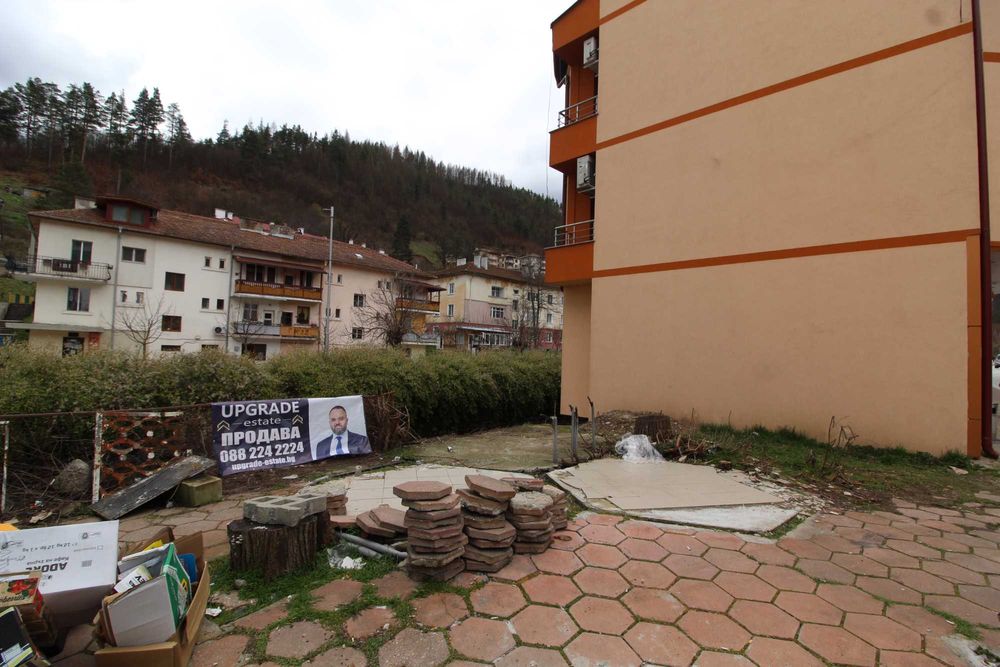 Парцел в центъра на град Мадан