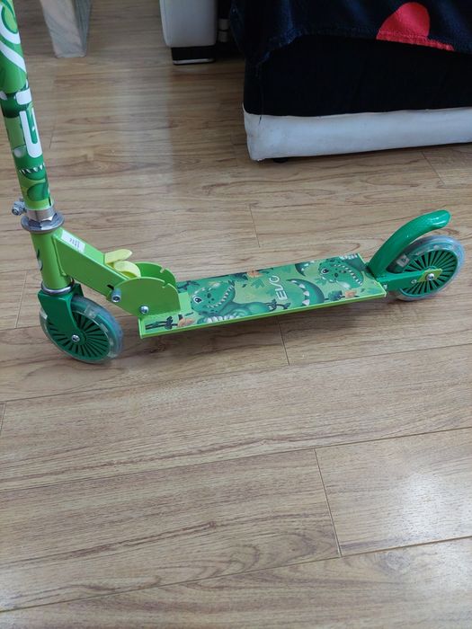 Trotinetă copii cu Dinozaur nouă!!!
