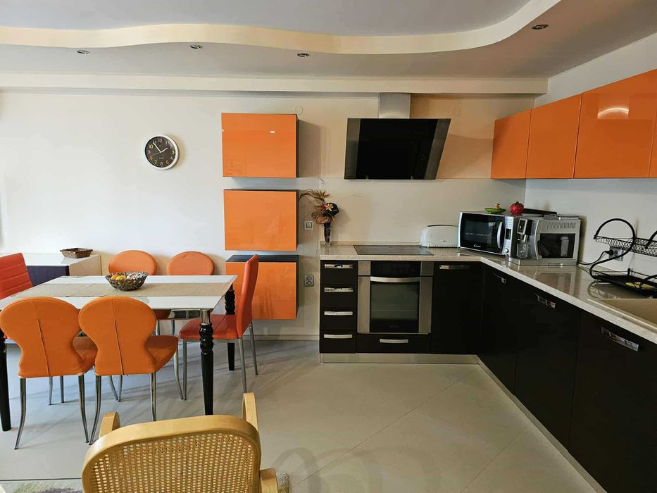 Дава се под наем Тристаен апартамент в Варна, Червен площад - 100 кв.м за 797.64 € - Снимка #2