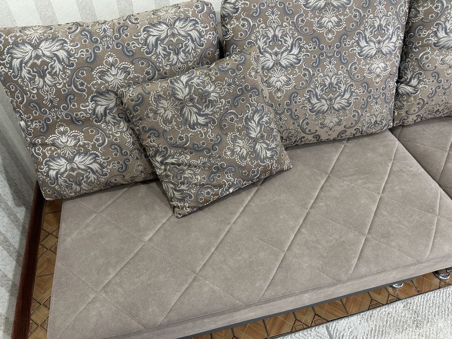 Продам диван в хорошем состоянии