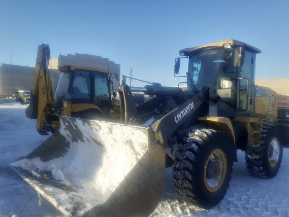 Продам фронтальный погрузчик