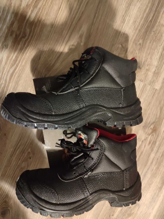 Работни обувки с бомбе