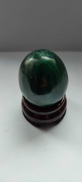 В подарок -ЯЙЦО  из натурального камня МАЛАХИТ