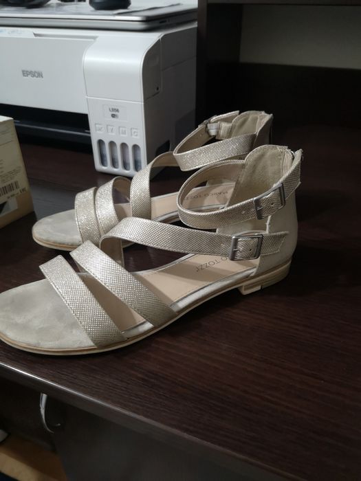 Продам босоножки