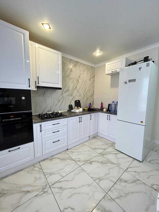 Продам трехкомнатную квартиру