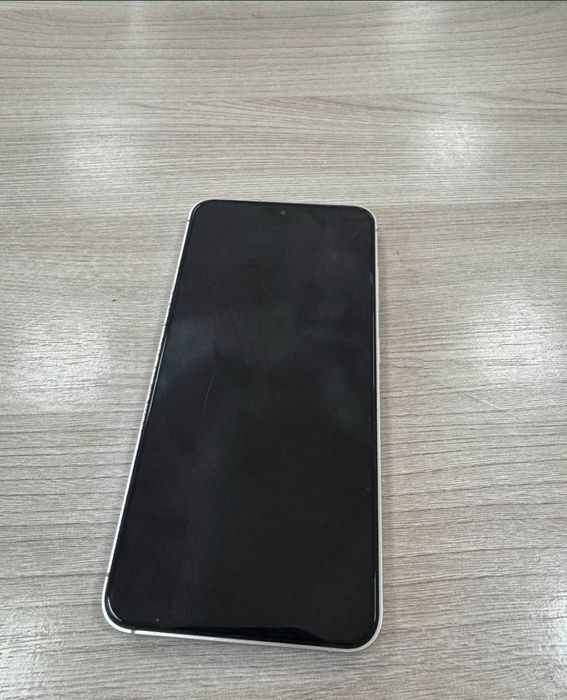Samsung s24. 8+8/128gb
