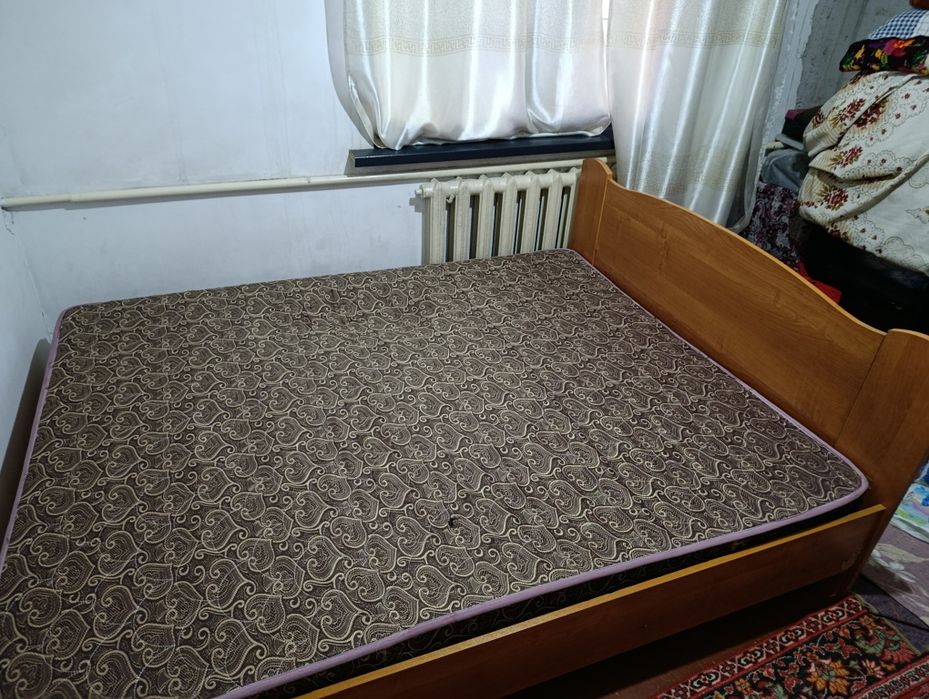 Спальный кровать большой