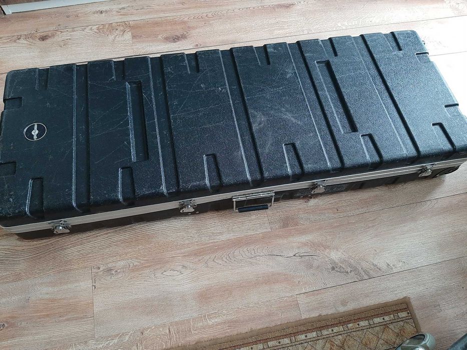 Korg KRONOS 2  73 твърд куфар