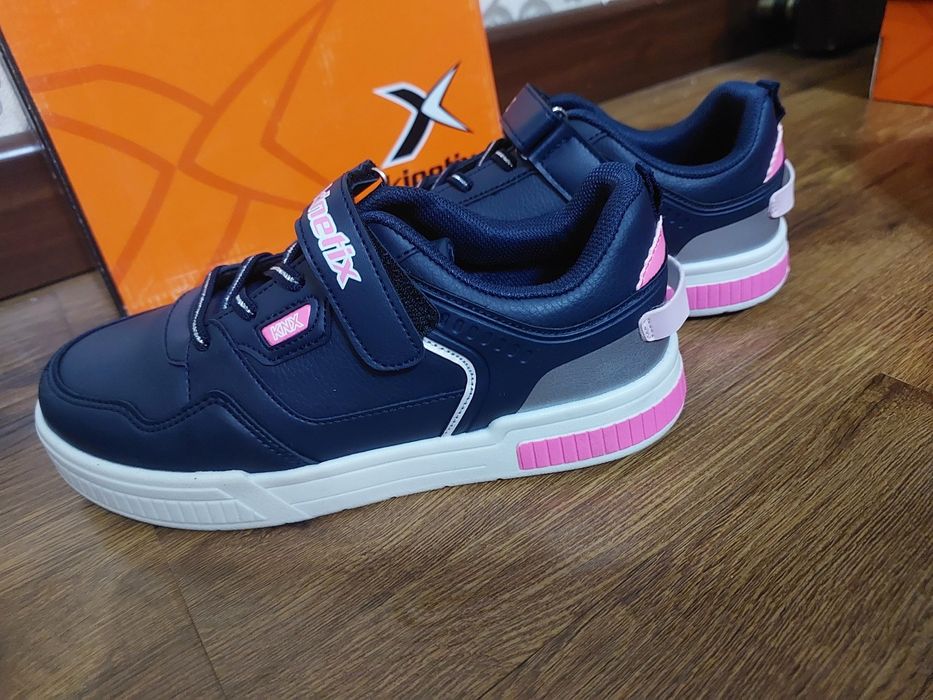 Акция , продается кроссовки