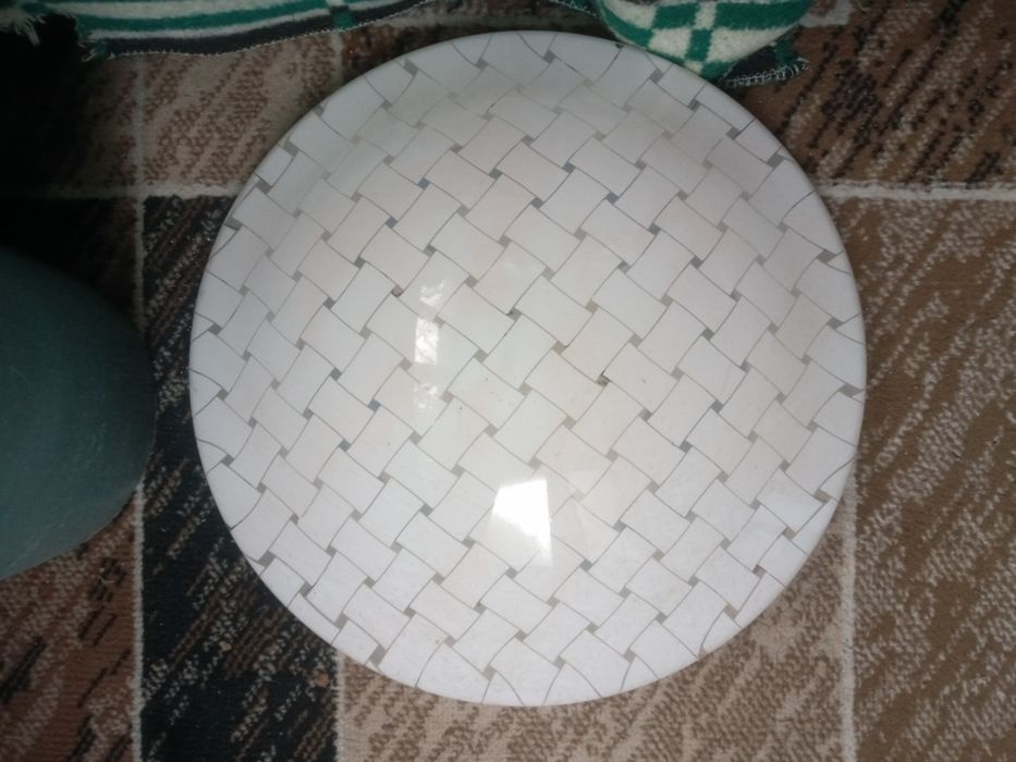 Отдам потолочные лампы.