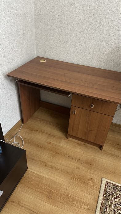 Стол письменный со шкафом