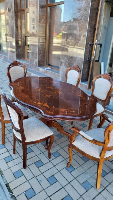 Трапезна маса със столове