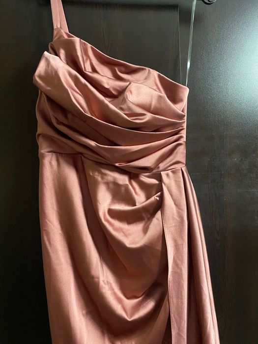 Официална сатенена рокля