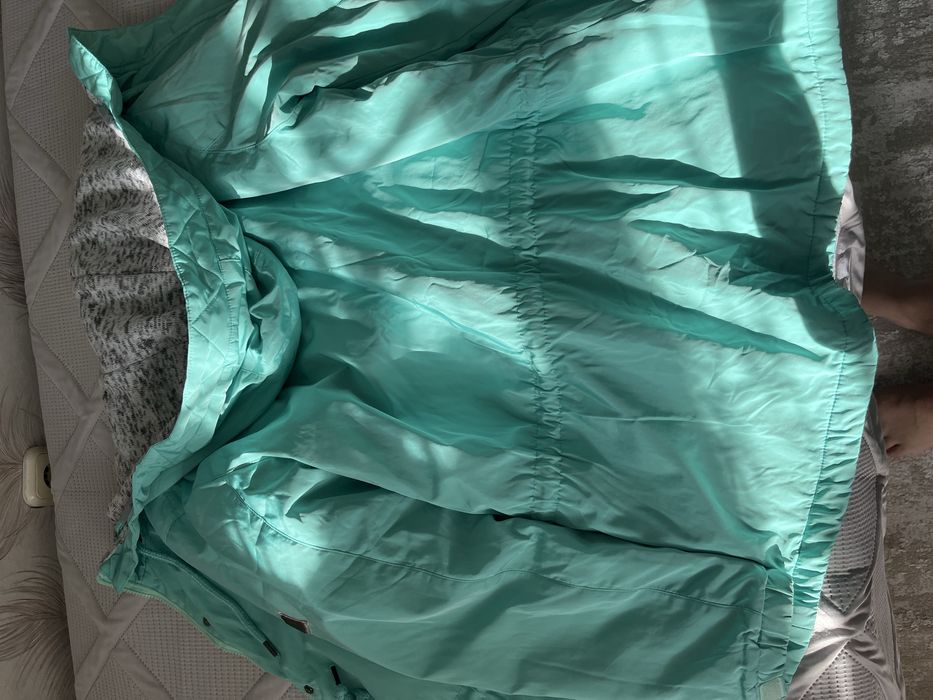 Куртки весенние продам