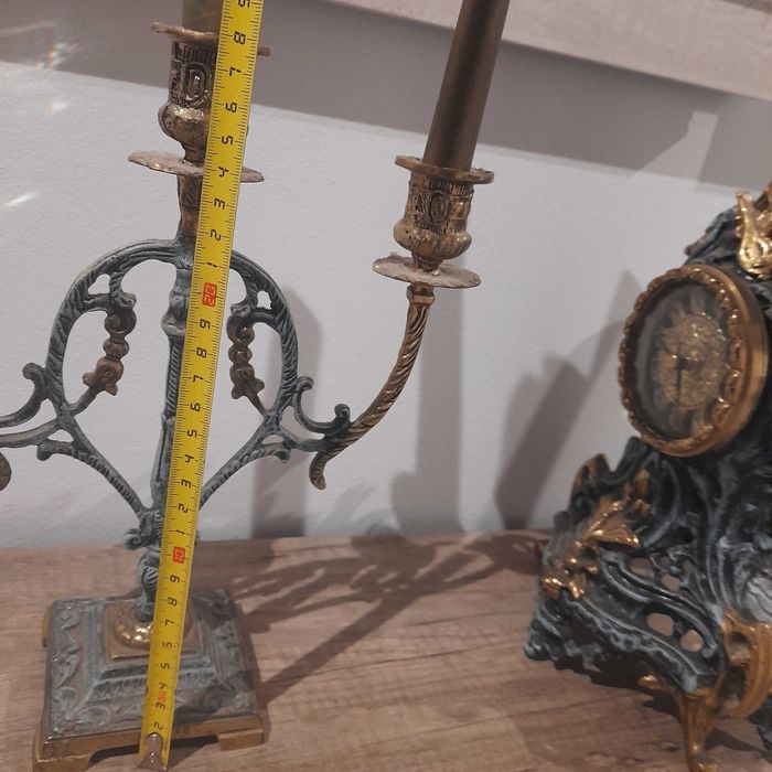 ceas din bronz si perechea de sfesnice bronz masiv