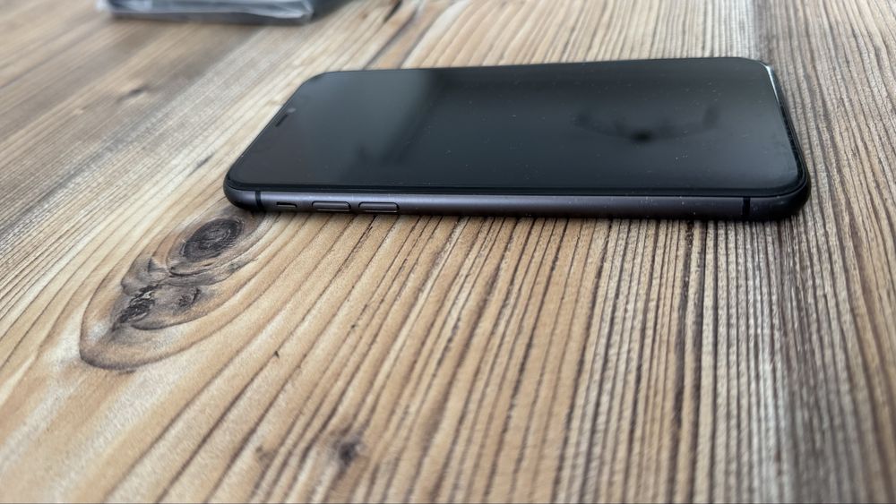 iPhone 11 Black 64GB - bine intretinut + bonusuri