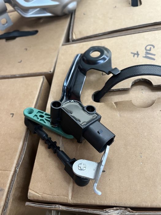 Senzor nivel cantare balast audi a6 a7 a8 touareg cayenne q7 fata spat