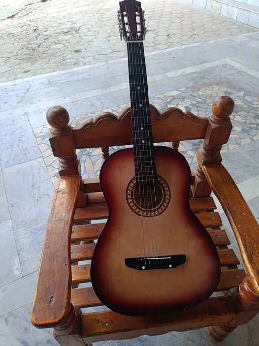 Gitara sotiladi xolati alo