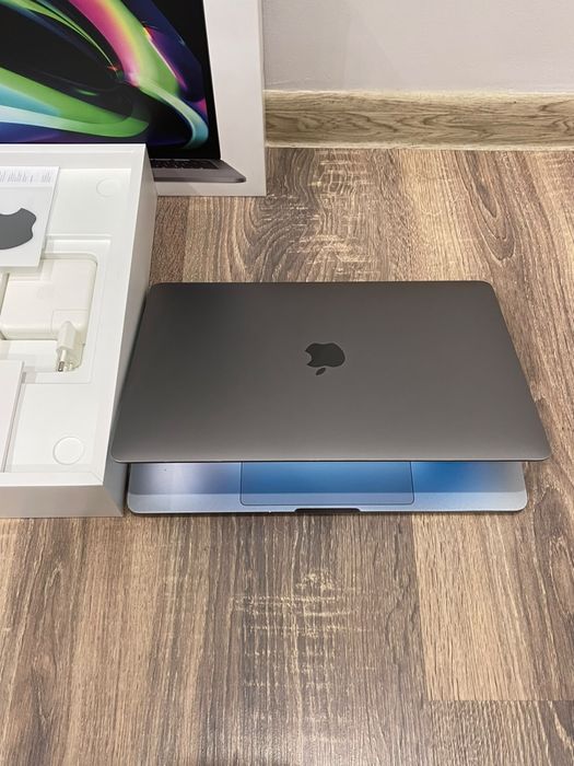 Macbook pro m1 2020 8/256 77%