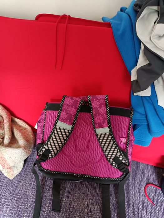 Ghiozdan  culoare roz fata