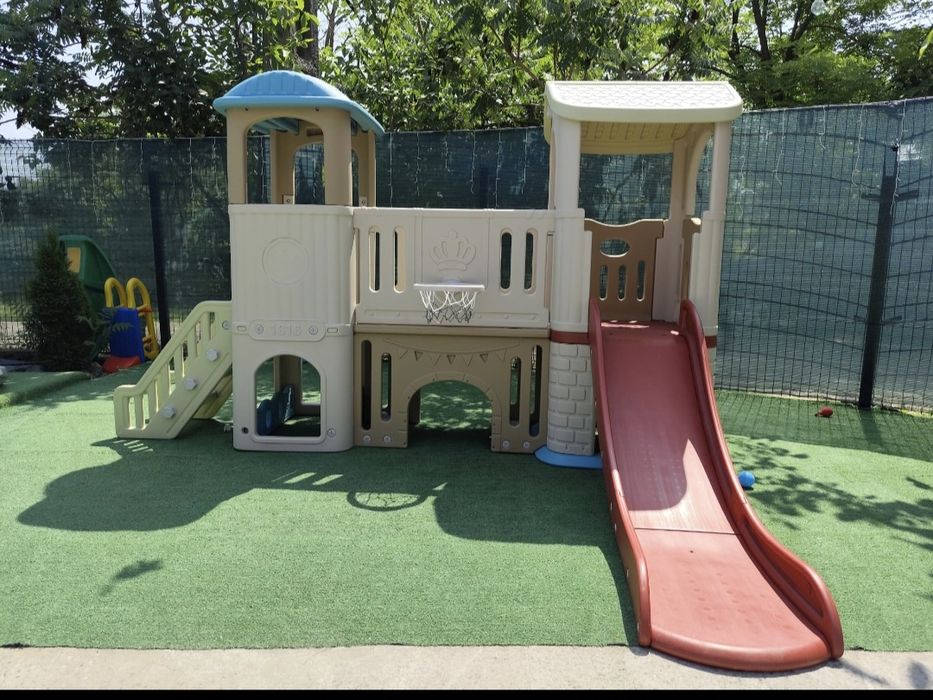 Vând centru de joaca, se poate folosi pt copii între 2 si 5 ani