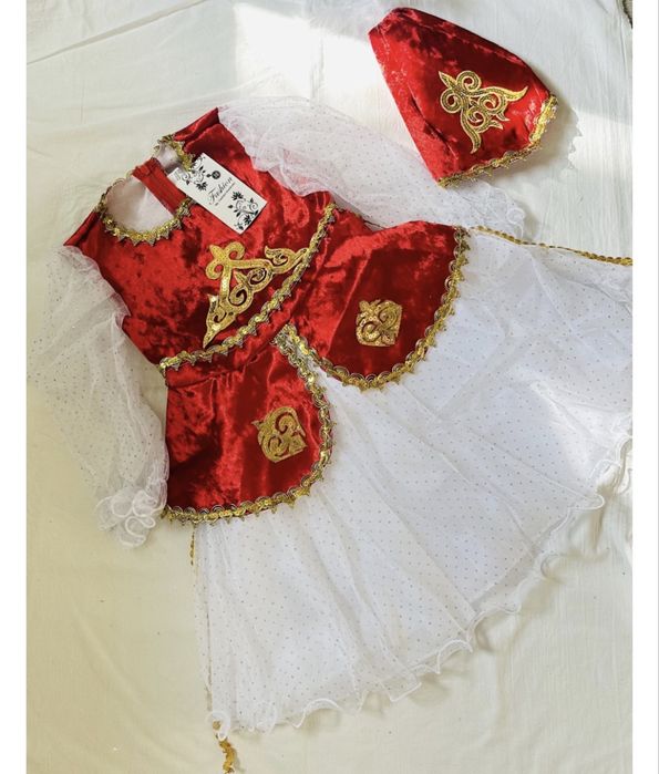 Национальный костюм белый, красный