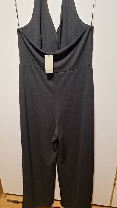 Salopeta pantalon larg, fara umeri si cu spatele gol