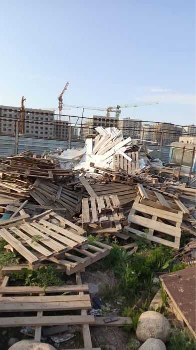 Продам сломанные поддоны (паллеты) на дрова / разбор