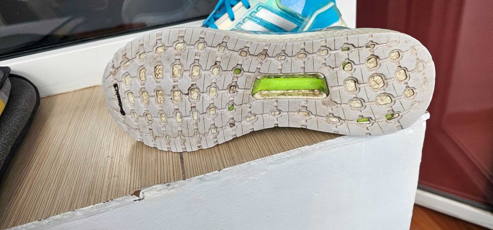 Adidași marimea 44