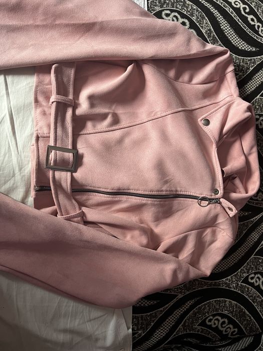 Geacă roz de piele, 150 lei