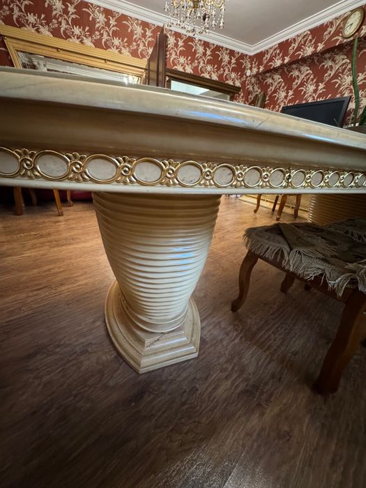 Стол для гостиной