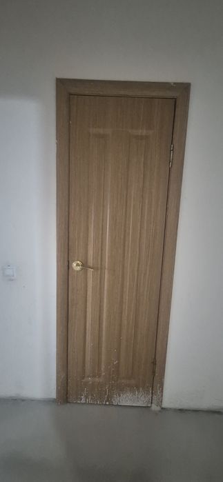 Двери межкомнатные б/у