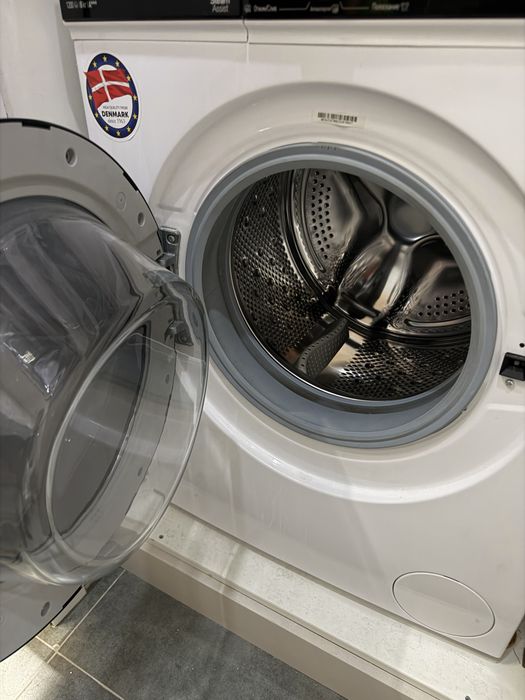 Продам Стиральную  Машину Сушилкой