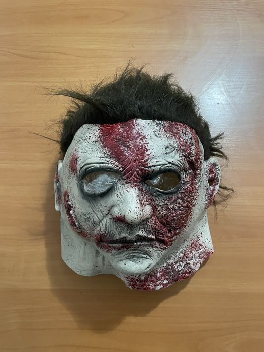 Прокат масок к нему костюм