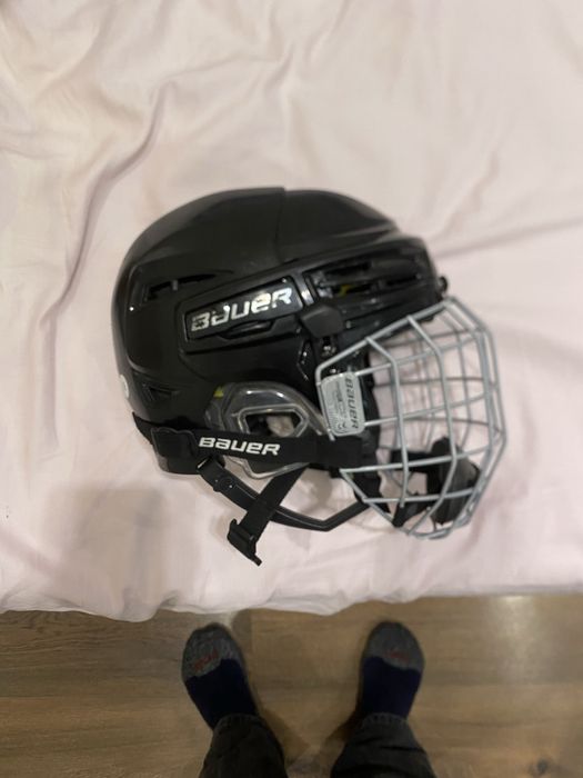 Хоккейный шлем баур