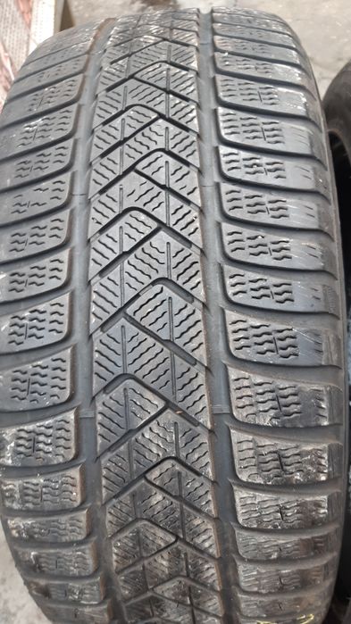 2 anvelope 245/45r19 iarnă marca Pirelli preț fix 230 lei bucata