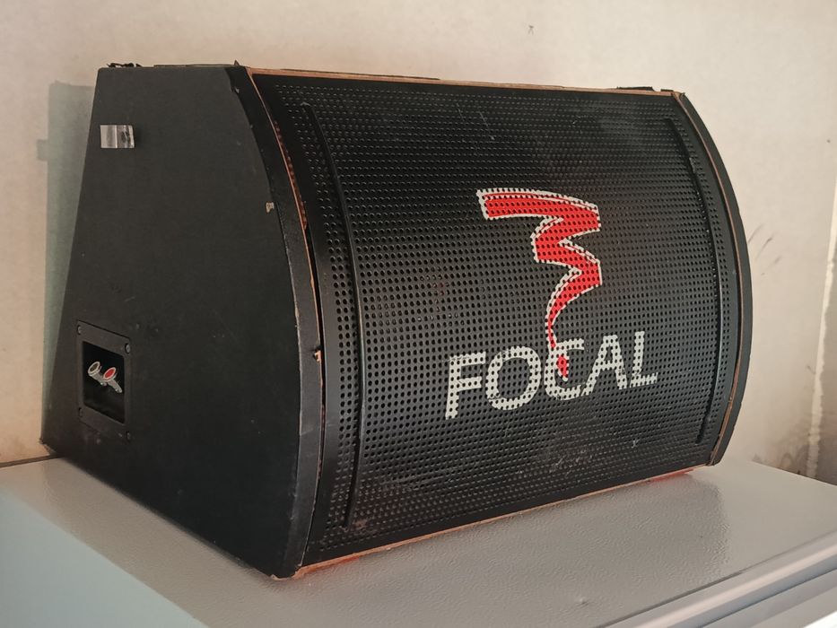 Vând sau schimb 2 amplificatoare auto cablaje  tub bass