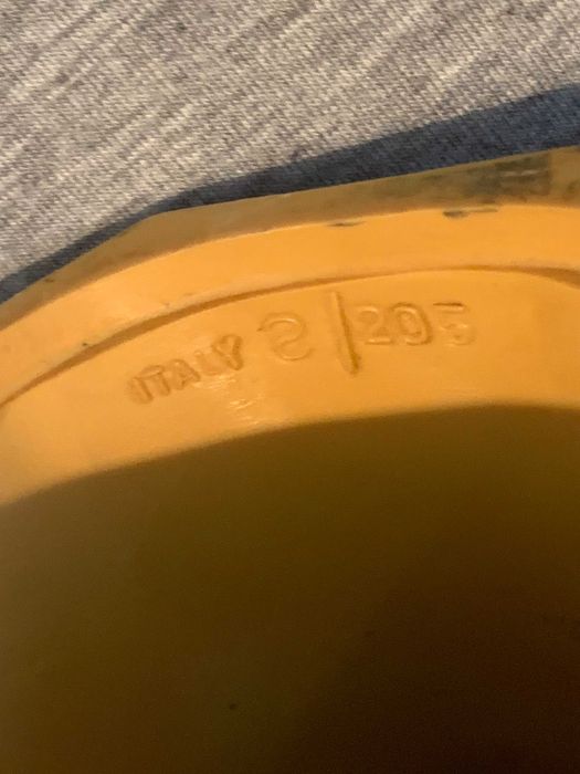 стара италианска статуетка на младенеца от Прага