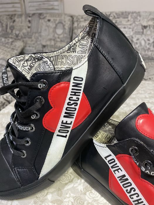 Кецове moschino и LV