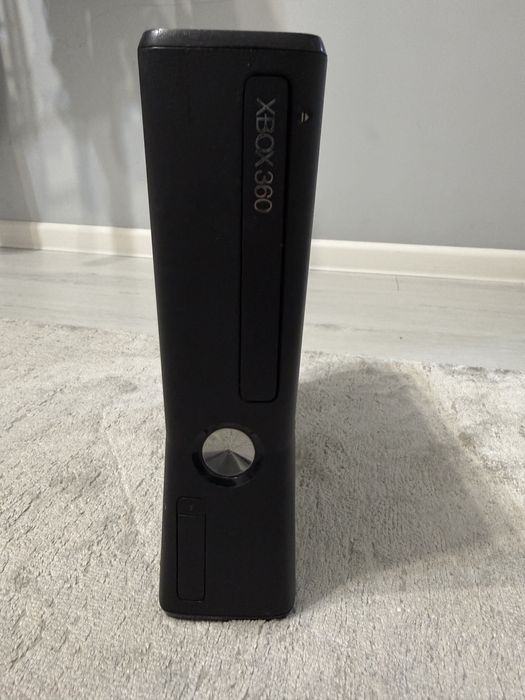 Xbox 360 slim продам