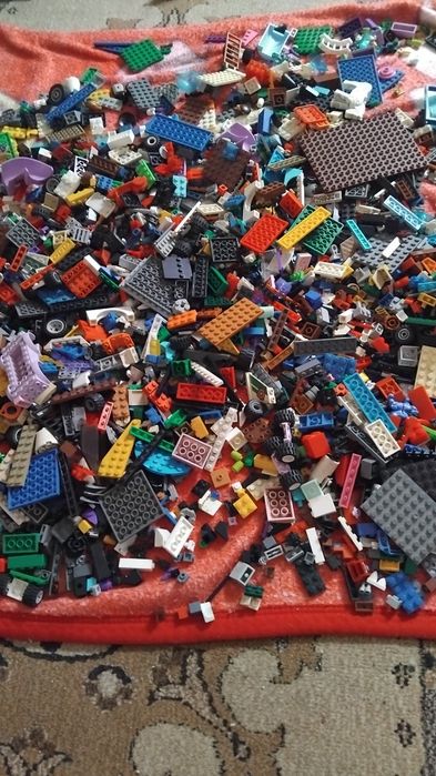 Vând piese lego toate temele