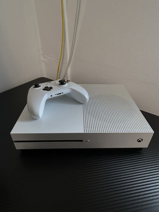 Xbox One S + controler