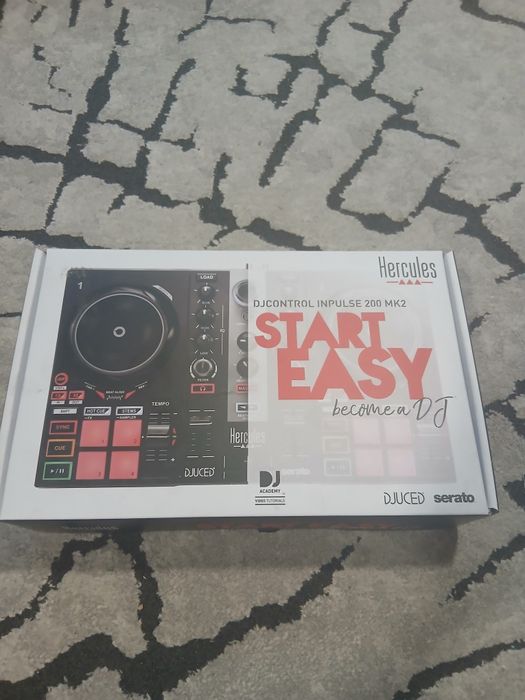 Продава се DJ контролер