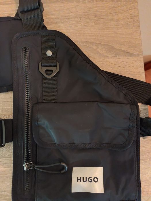 Мъжка чантичка тип жилетка HUGO