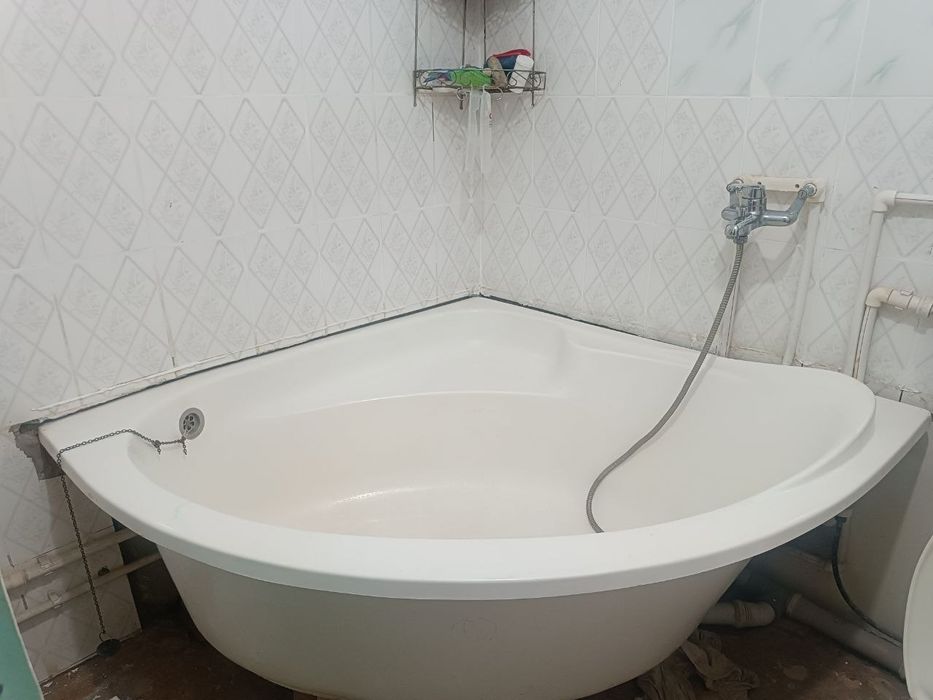 Продаётся фарфоровый ванна бу