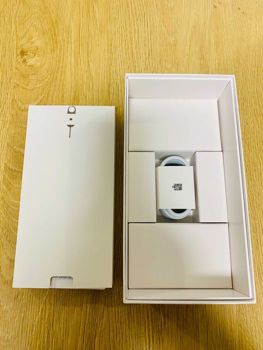 ЧИСТО НОВ !!! Huawei Pura 80 Pro, 512GB, 12GB RAM, Glazed Black