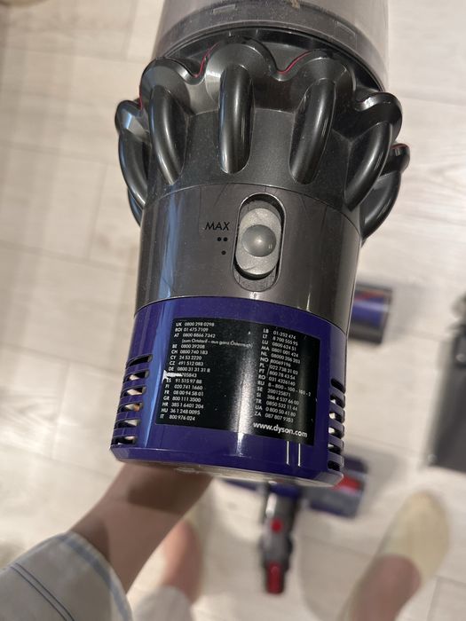 Vând Dyson V11, utilizat