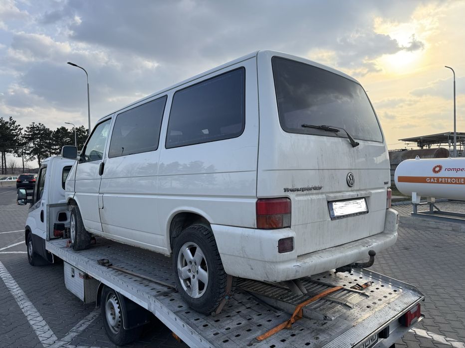 VW Transporter an 2000 Avariat