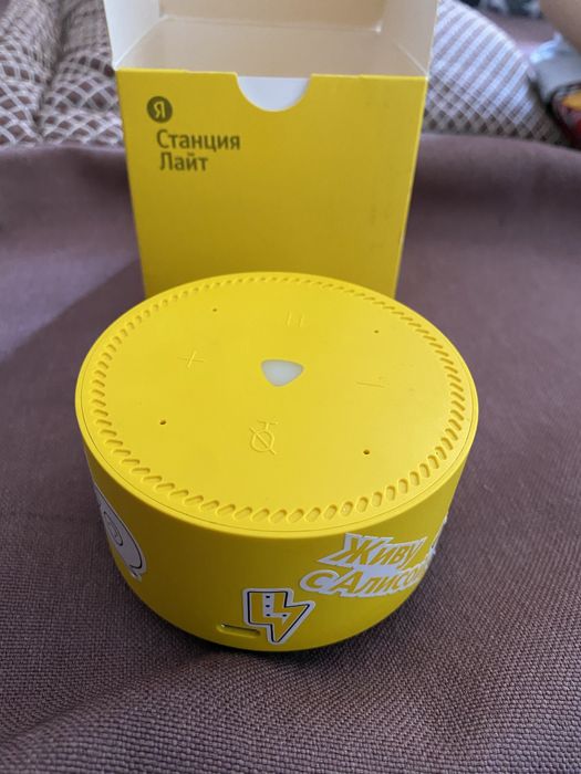 продам умную колонку Алиса