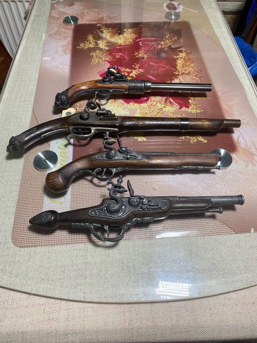 Lot pistoale panoplie